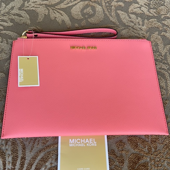 Michael Kors Jet Set Travel XL Zip Clutch-Wristlet - Picture 13 of 16